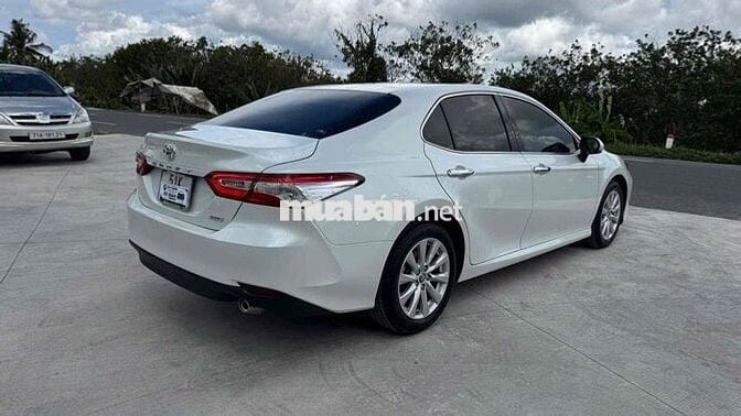 Toyota Camry 2.0G Trắng 2021 ĐKI 2022 35.000 km