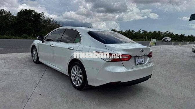 Toyota Camry 2.0G Trắng 2021 ĐKI 2022 35.000 km
