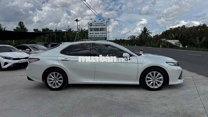 Toyota Camry 2.0G Trắng 2021 ĐKI 2022 35.000 km