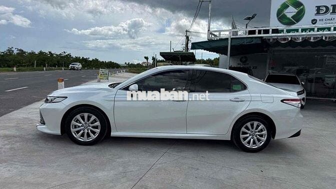 Toyota Camry 2.0G Trắng 2021 ĐKI 2022 35.000 km