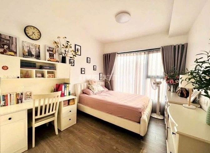 Cần bán căn chung cư Sky Garden Minh Khai 100m2, full nội thất, 3 ngủ