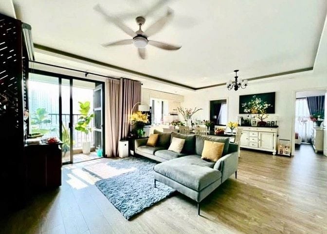 Cần bán căn chung cư Sky Garden Minh Khai 100m2, full nội thất, 3 ngủ