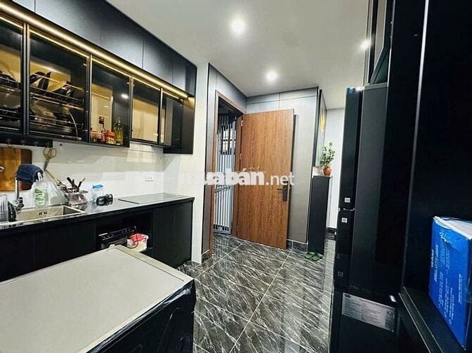 Căn hộ tập thể bộ thương mại - đối diện ĐH Y HN - full nội thất đẹp