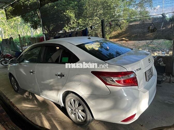 Toyota Vios 2015 Bản J Số sàn Trắng