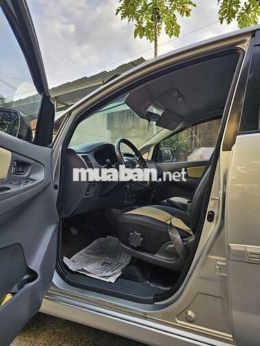 Toyota Innova E 2.0 SX 2012 Số sàn Bạc