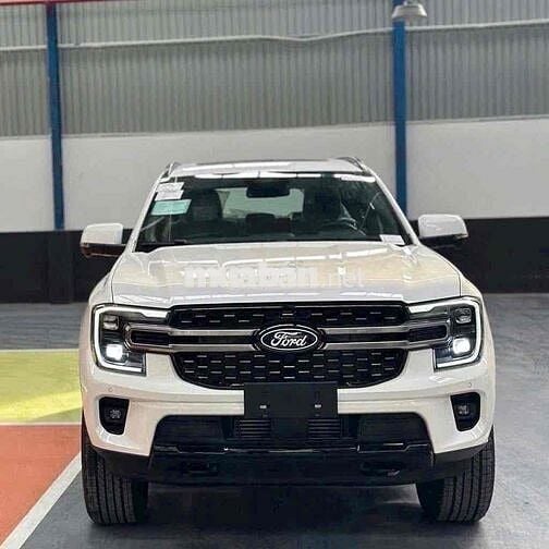 Ford Everest 7 chỗ máy dầu số tự động màu Trắng
