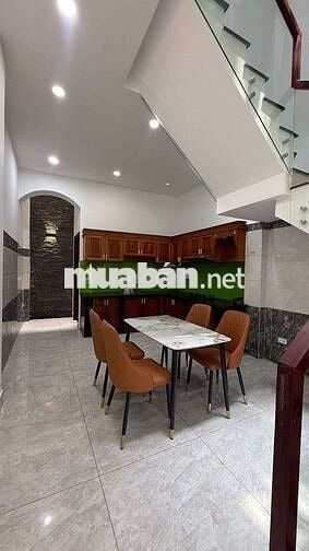 CĂN NHÀ ĐẸP 3 TẤM RỬỞI , 
CHỦ NHÀ Ở XÂY DỰNG KIÊN CỐ 