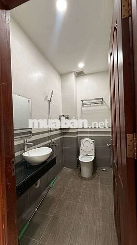 CĂN NHÀ ĐẸP 3 TẤM RỬỞI , 
CHỦ NHÀ Ở XÂY DỰNG KIÊN CỐ 