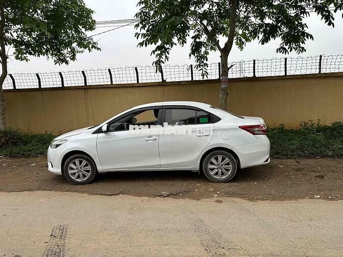 Toyota Vios 2015 Bản J Số sàn Trắng