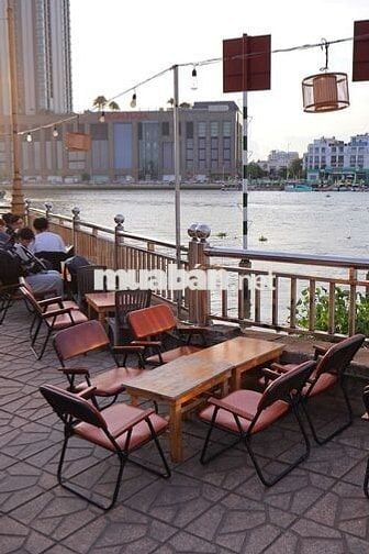 Tuyển nhân viên nam phục vụ, dắt xe