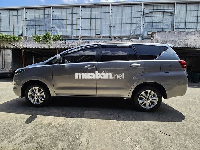 Toyota Innova E 2.0 SX 2017 Số sàn Bạc