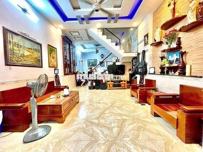 Bán nhà ngay cầu Bến Phân Thống Nhất Gò Vấp 9mx13m trệt 2 lầu 7PN 5WC