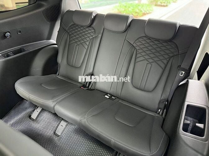 Hyundai Custin Cao Cấp 2.0T 2024 Trắng 7 chỗ