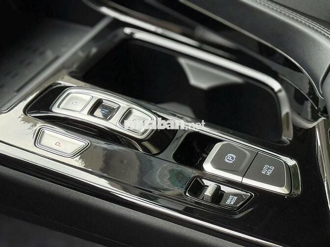 Hyundai Custin Cao Cấp 2.0T 2024 Trắng 7 chỗ