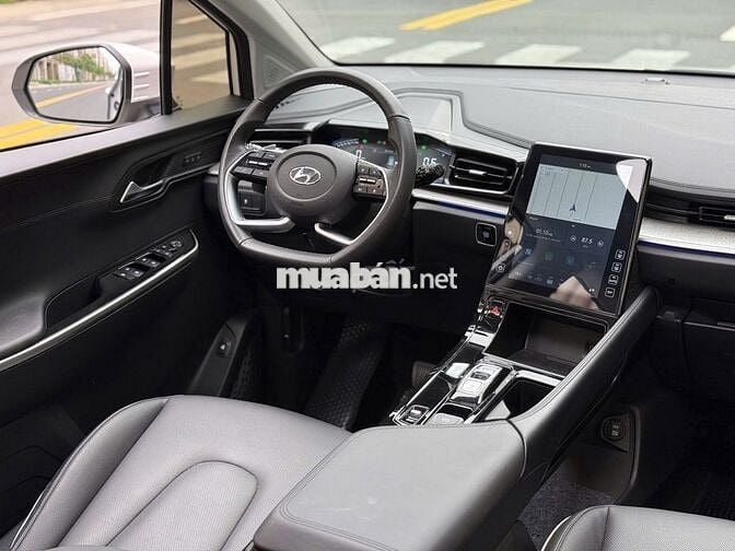 Hyundai Custin Cao Cấp 2.0T 2024 Trắng 7 chỗ