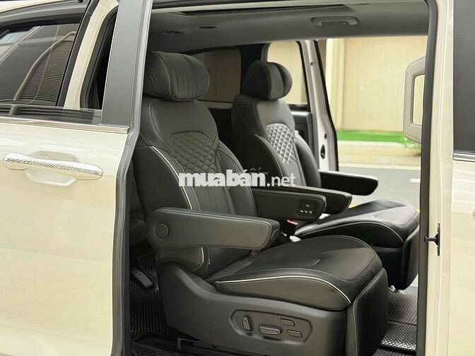 Hyundai Custin Cao Cấp 2.0T 2024 Trắng 7 chỗ