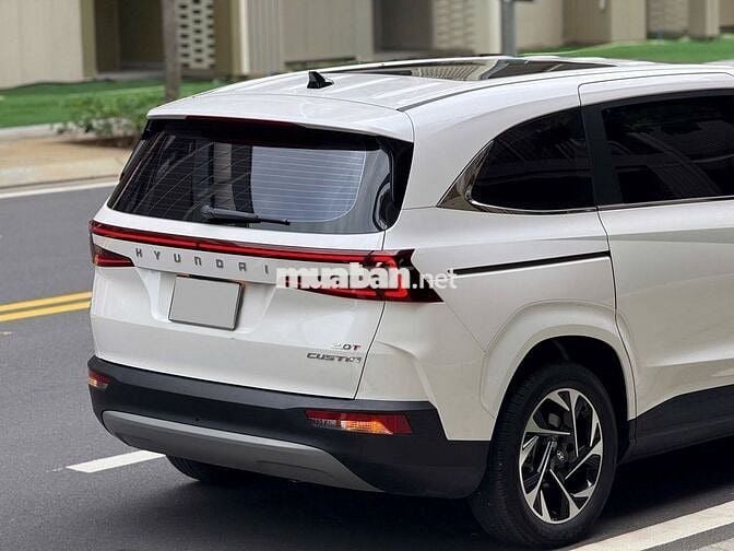 Hyundai Custin Cao Cấp 2.0T 2024 Trắng 7 chỗ