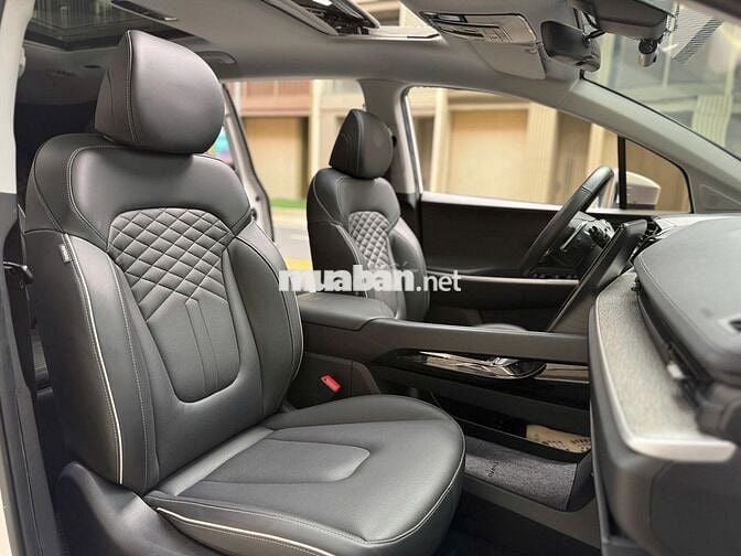 Hyundai Custin Cao Cấp 2.0T 2024 Trắng 7 chỗ