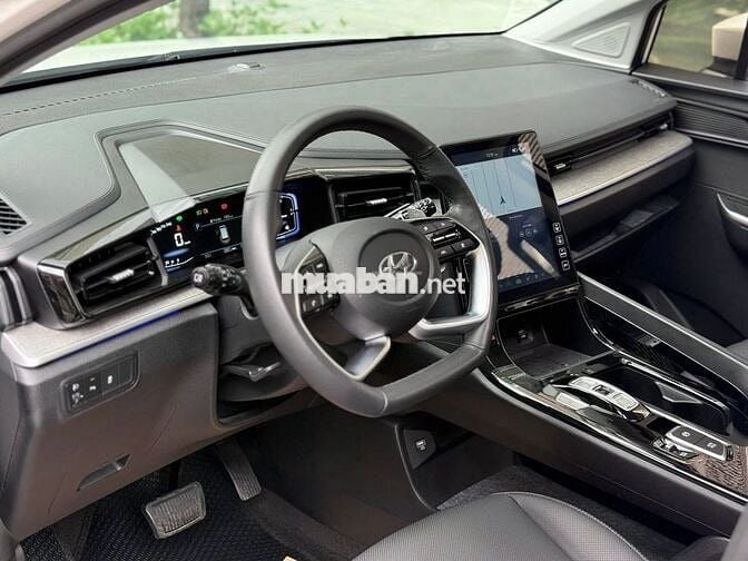 Hyundai Custin Cao Cấp 2.0T 2024 Trắng 7 chỗ