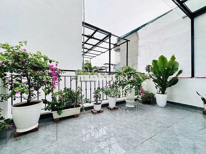 Chính chủ cho thuê nhà 5 tầng mới tinh tại Hoàng Hoa Thám, Ba Đình. 