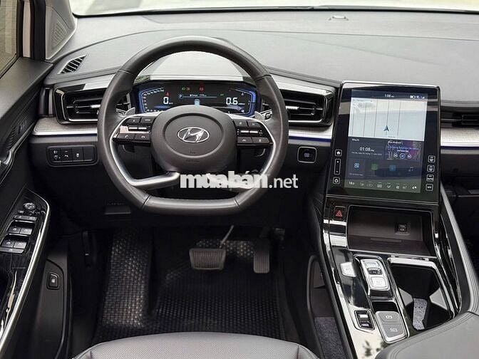 Hyundai Custin Cao Cấp 2.0T 2024 Trắng 7 chỗ