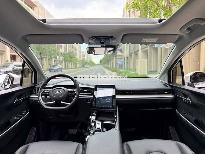 Hyundai Custin Cao Cấp 2.0T 2024 Trắng 7 chỗ
