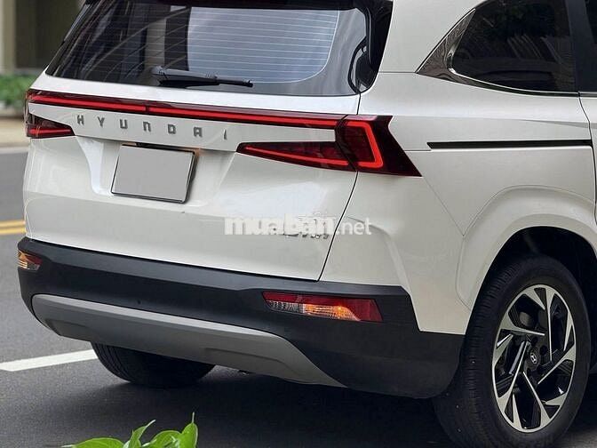 Hyundai Custin Cao Cấp 2.0T 2024 Trắng 7 chỗ