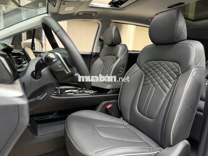 Hyundai Custin Cao Cấp 2.0T 2024 Trắng 7 chỗ