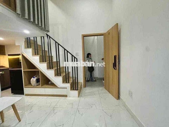 phòng cách 300m tới Hutech 32m2 có gác, thang máy, bve 24/7