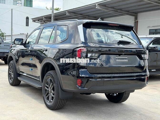 Ford Everest Tiêu chuẩn 2026 Đen Tự động