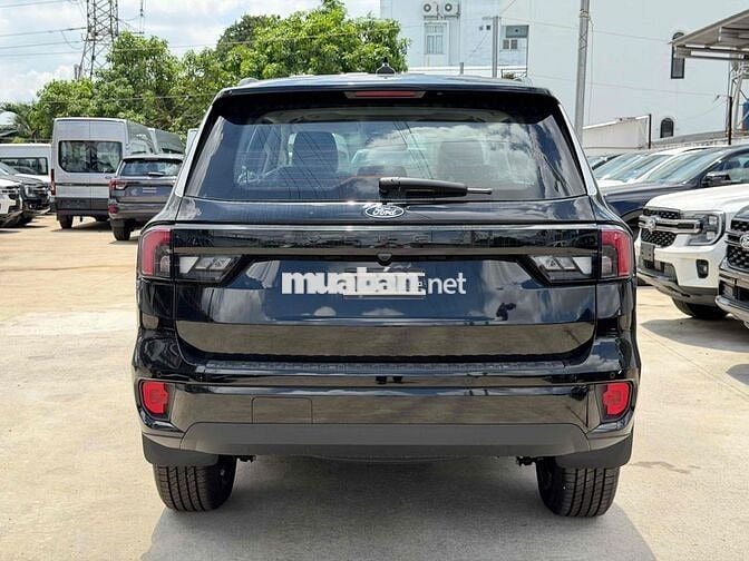 Ford Everest Tiêu chuẩn 2026 Đen Tự động