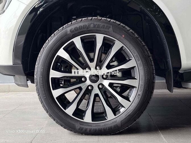 Ford Everest Platinum 4x2 2026 Trắng Tự động