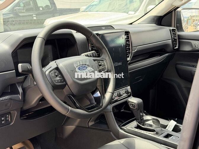 Ford Everest Tiêu chuẩn 2026 Đen Tự động