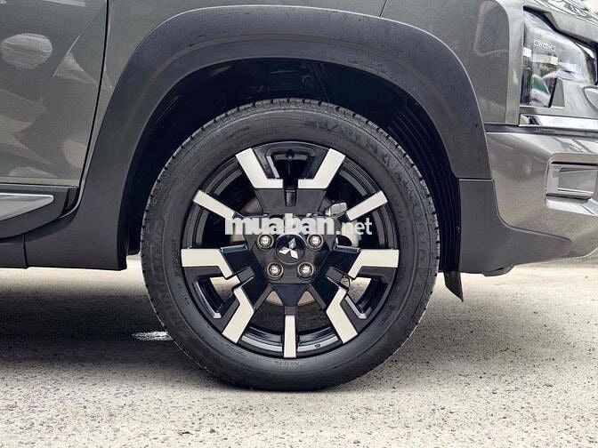 Mitsubishi Xpander Cross xe nhập ,xuất hoá đơn VAT