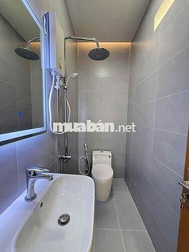 Khuôn Việt cách Đầm sen 300 m 2 tầng 40m2