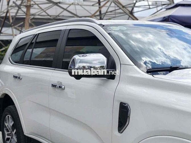 Ford Everest Titanium 4x4 2025 Trắng