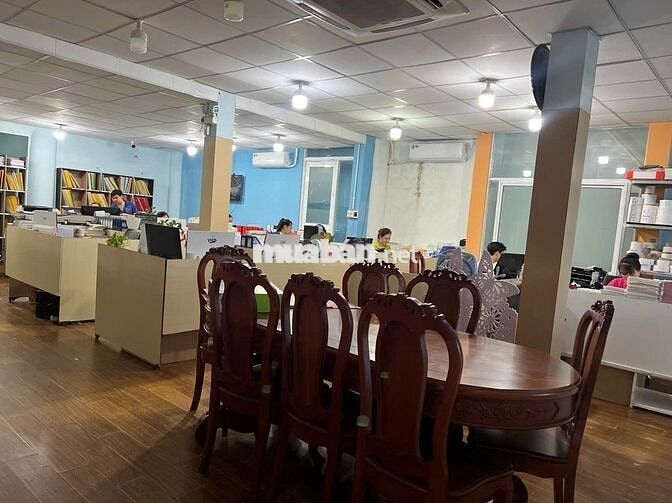 NỮ CHĂM SÓC KHÁCH HÀNG CTY IN ẤN -B TÂN