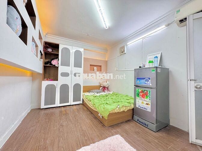 Phòng dưới trệt, tách bếp, full nội thất 25m2 giá 3tr5
