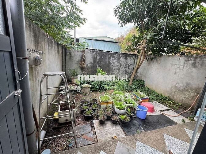 BÁN NHÀ CẤP 4 167M2 CÓ SÂN ĐỂ XE HƠI VÀ SÂN SAU TO TIỆN TRỒNG CÂY