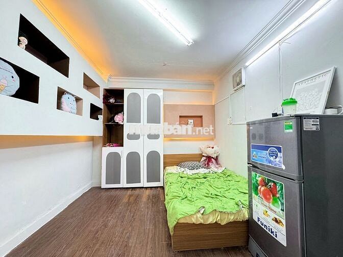 Phòng dưới trệt, tách bếp, full nội thất 25m2 giá 3tr5