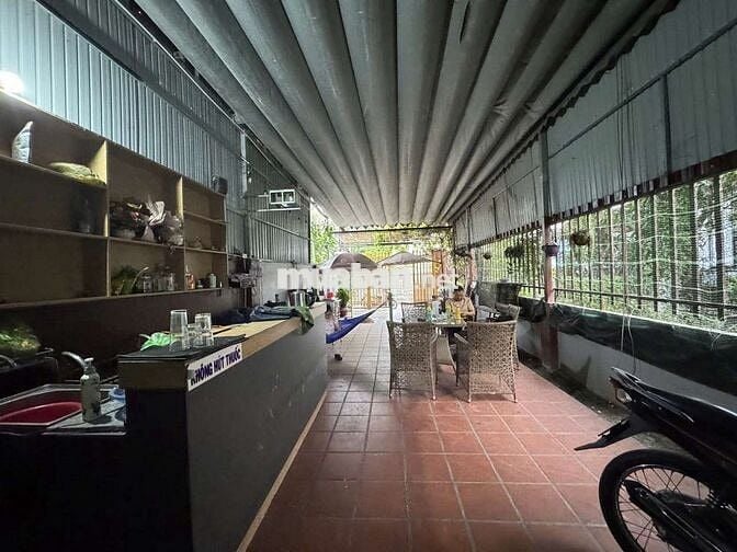 BÁN NHÀ CẤP 4 167M2 CÓ SÂN ĐỂ XE HƠI VÀ SÂN SAU TO TIỆN TRỒNG CÂY