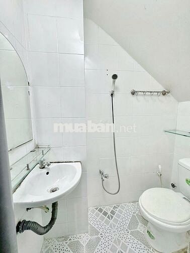 Phòng dưới trệt, tách bếp, full nội thất 25m2 giá 3tr5