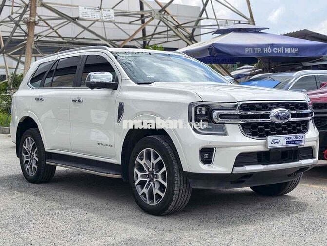 Ford Everest Titanium 4x4 2025 Trắng