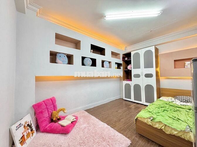 Phòng dưới trệt, tách bếp, full nội thất 25m2 giá 3tr5