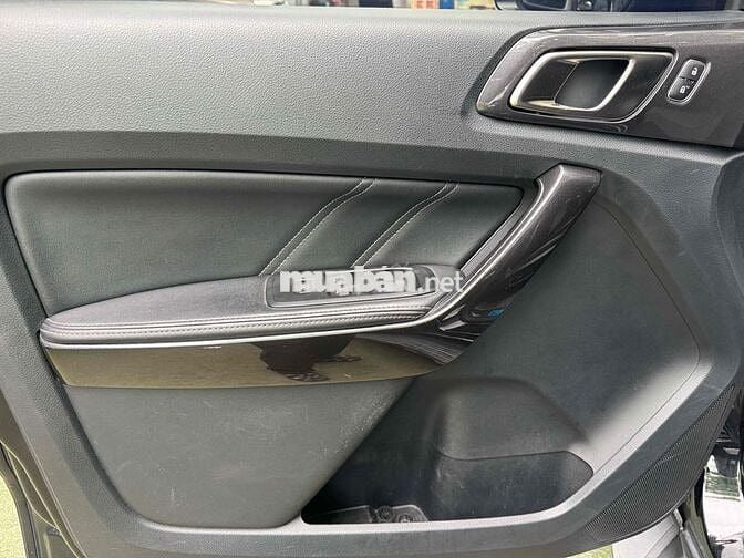 Ford Everest Titanium 2019 Đen Da