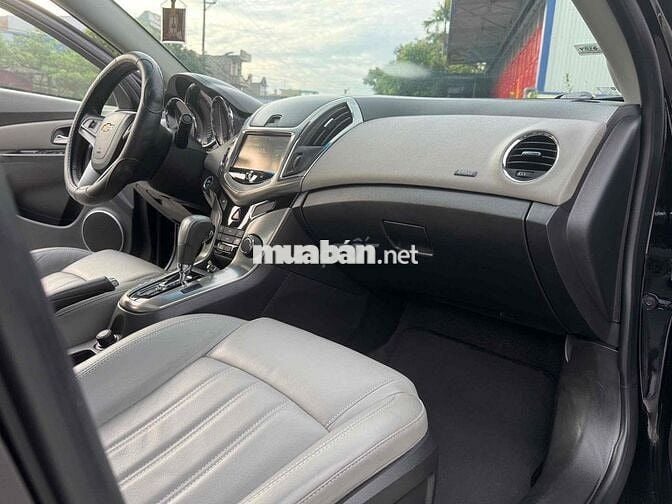Chevrolet Cruze Số tự động Đen