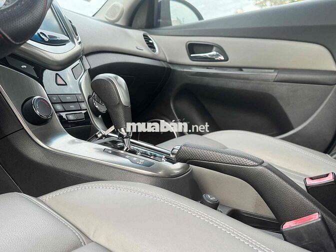 Chevrolet Cruze Số tự động Đen