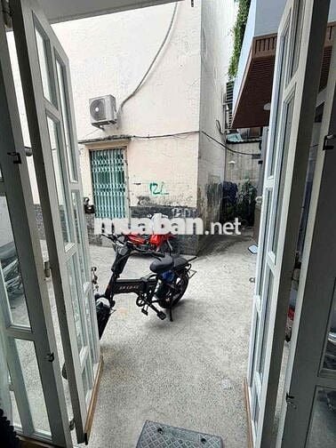 tiêu đề: Nhà nhỏ 1 trệt, 2 lầu, sân thượng , thị nghè xvnt