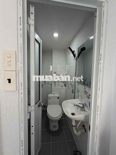 tiêu đề: Nhà nhỏ 1 trệt, 2 lầu, sân thượng , thị nghè xvnt