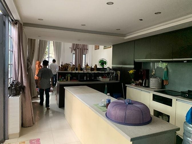 Bán nhà riêng 4PN, 5WC, DTSD 252m2 tại KDC Phú Xuân Vạn Phát Hưng, Giá